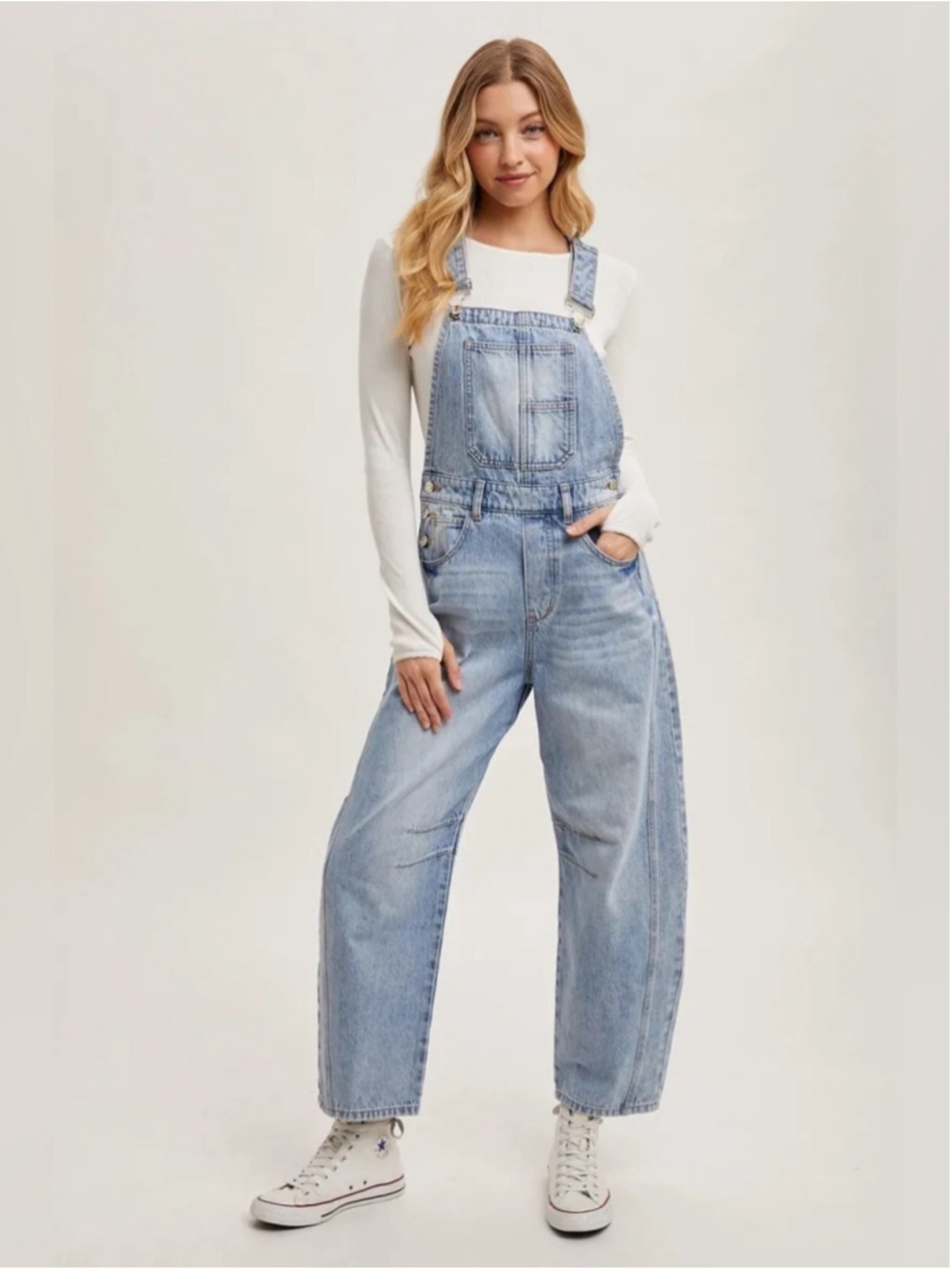 NWT BLUIVY - DENIM BARREL OVERALLS IN LIGHT WASH SIZE L